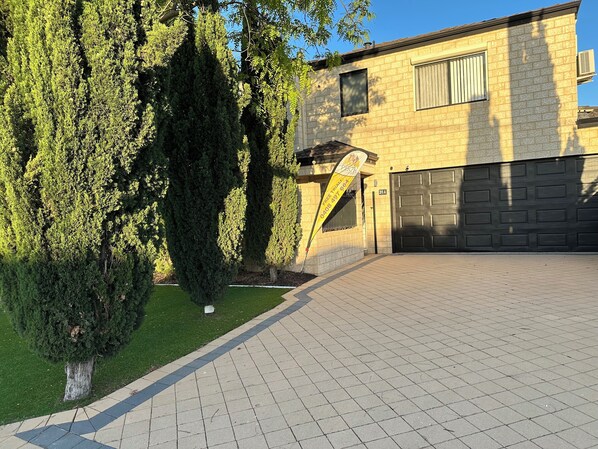 المنطقة المحيطة بالمنشأة