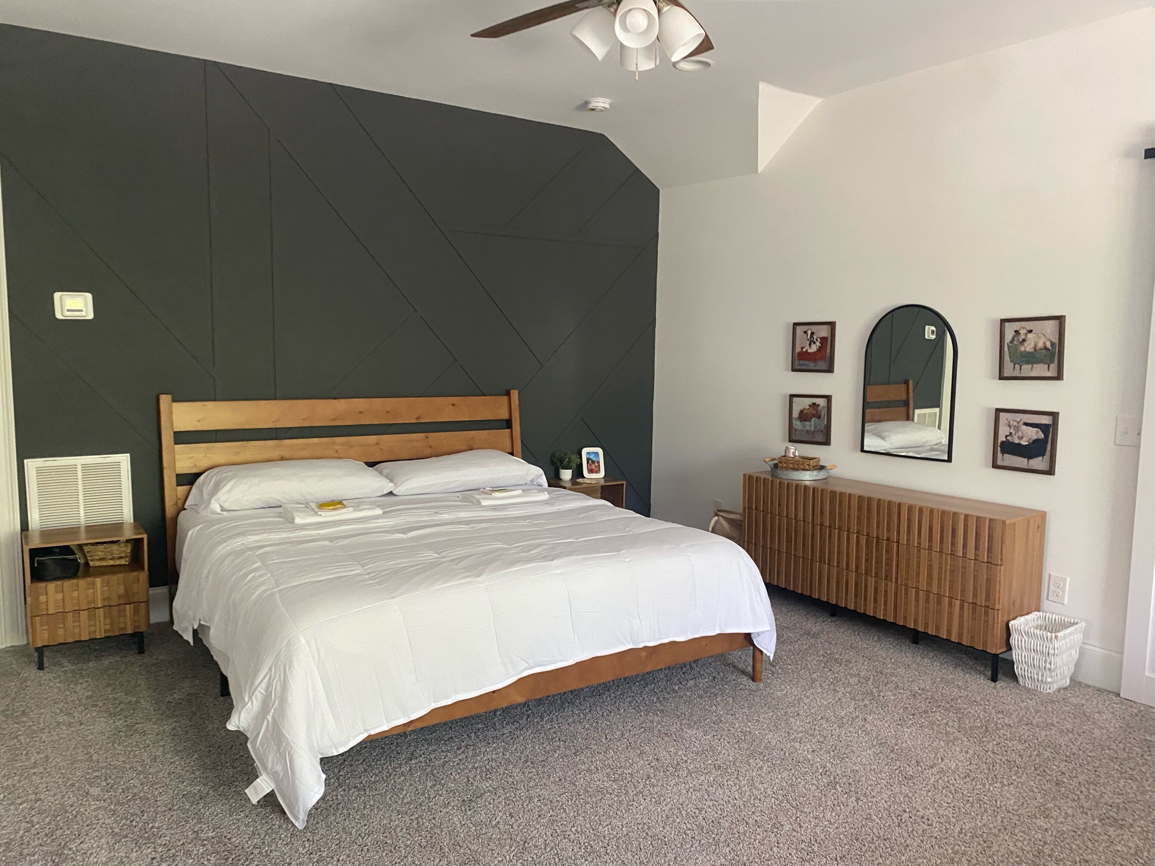 5 bedrooms, iron/ironing board, WiFi, bed sheets