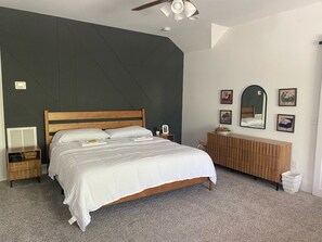 5 habitaciones, tabla de planchar con plancha, wifi y ropa de cama