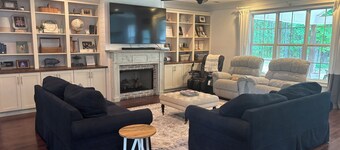 “Nice Catch” Spacious 5-bedroom house in peaceful Appling