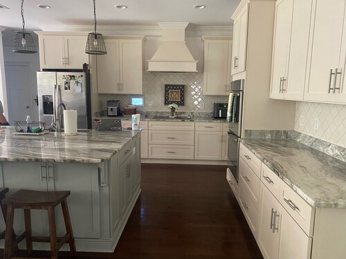 “Nice Catch” Spacious 5-bedroom house in peaceful Appling