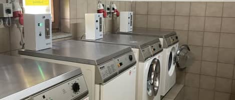 Appartement, 2 chambres, balcon, vue jardin | Blanchisserie