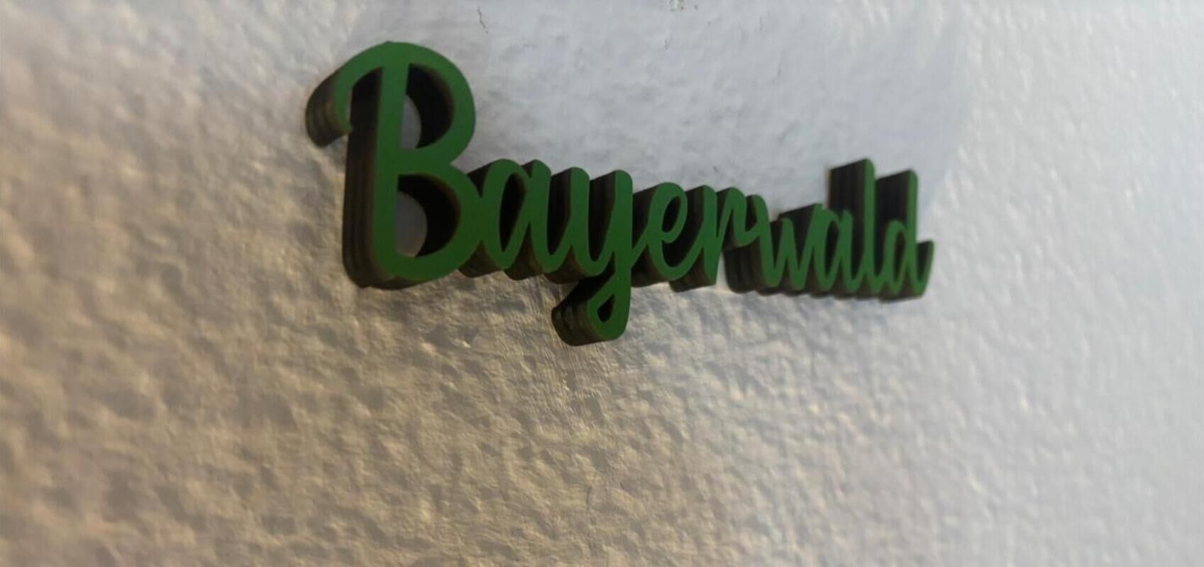 A green sign with the text "Bayerwald."