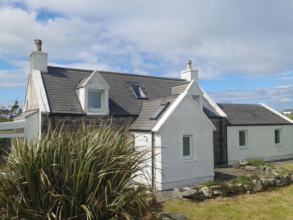 Cottage | Exterior - Taigh Phinc (Isle of North Uist)