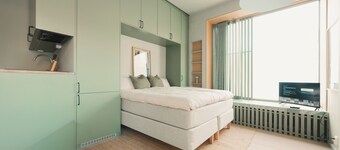 Spacious & Cozy Studio Apartment close to the water