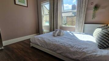 2 bedrooms, desk, iron/ironing board, travel cot