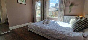 2 bedrooms, desk, iron/ironing board, travel cot