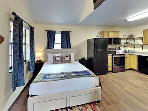 2 bedrooms, iron/ironing board, internet, bed sheets