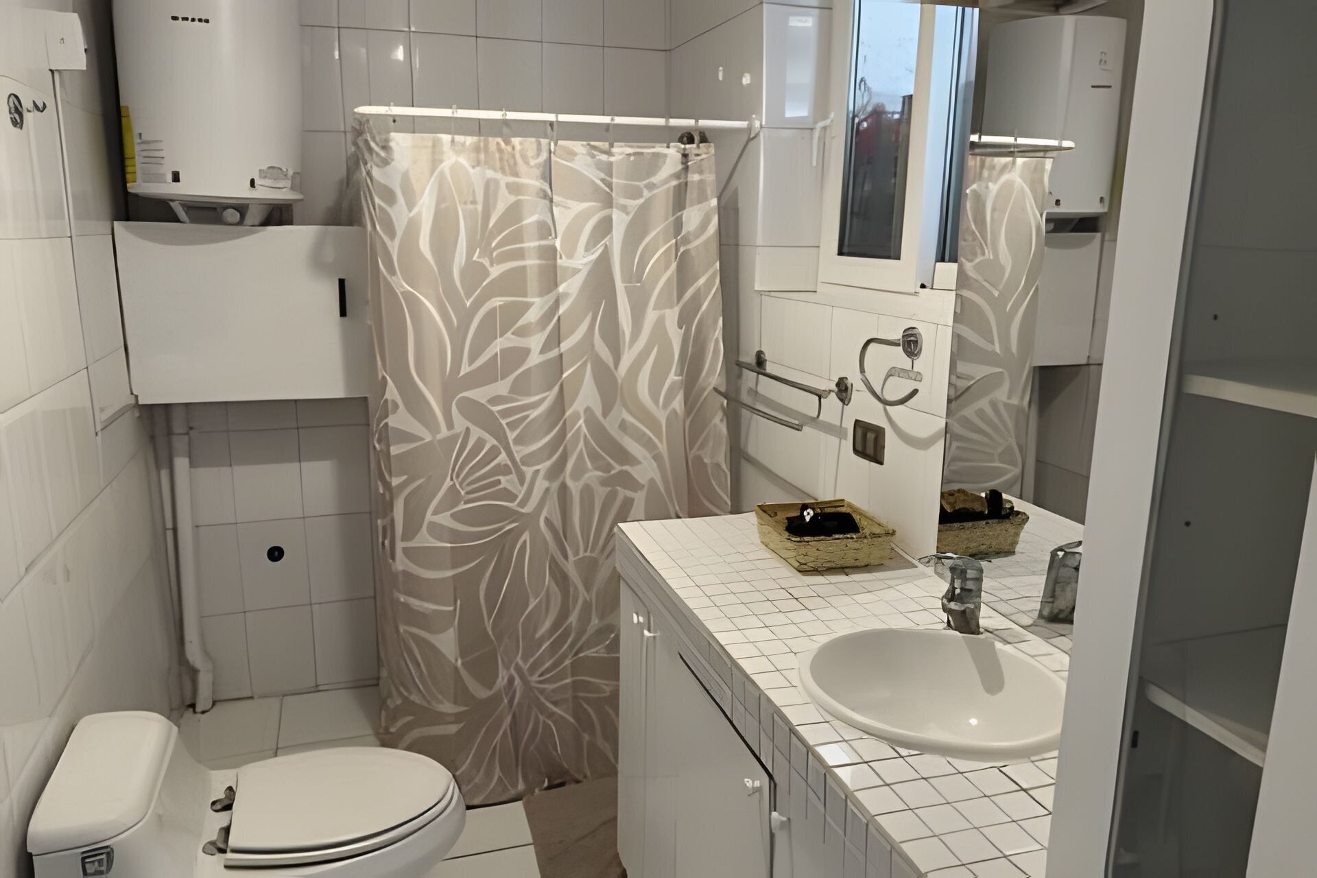 House | Bathroom | Hair dryer, towels, toilet paper