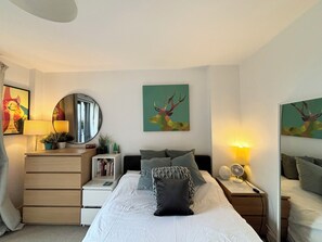 2 habitaciones, tabla de planchar con plancha y acceso a internet