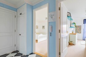 2 Schlafzimmer, Schreibtisch, Bügeleisen/Bügelbrett, WLAN