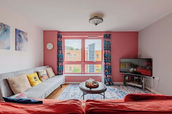 Fernseher, Bücher, Stereoanlage