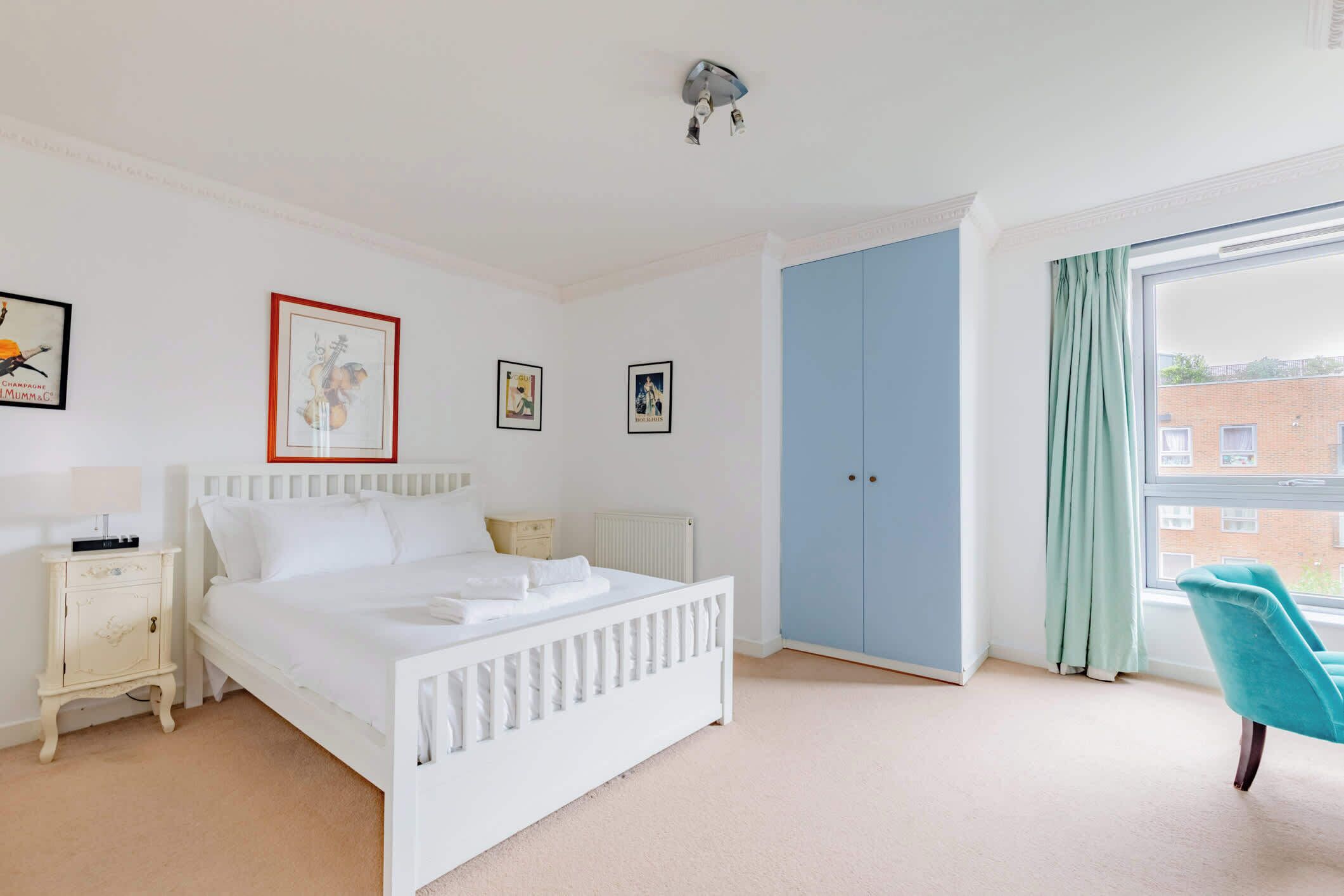 2 bedrooms, desk, iron/ironing board, WiFi