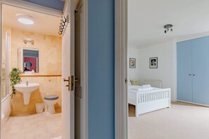 Unclassified image, 4 of 31, button