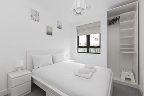 2 habitaciones, tabla de planchar con plancha, internet y ropa de cama 