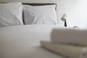 2 bedrooms, iron/ironing board, internet, bed sheets - Modern 2 Bed 2 Bath with Patio | Close to Wembley (Greater London)