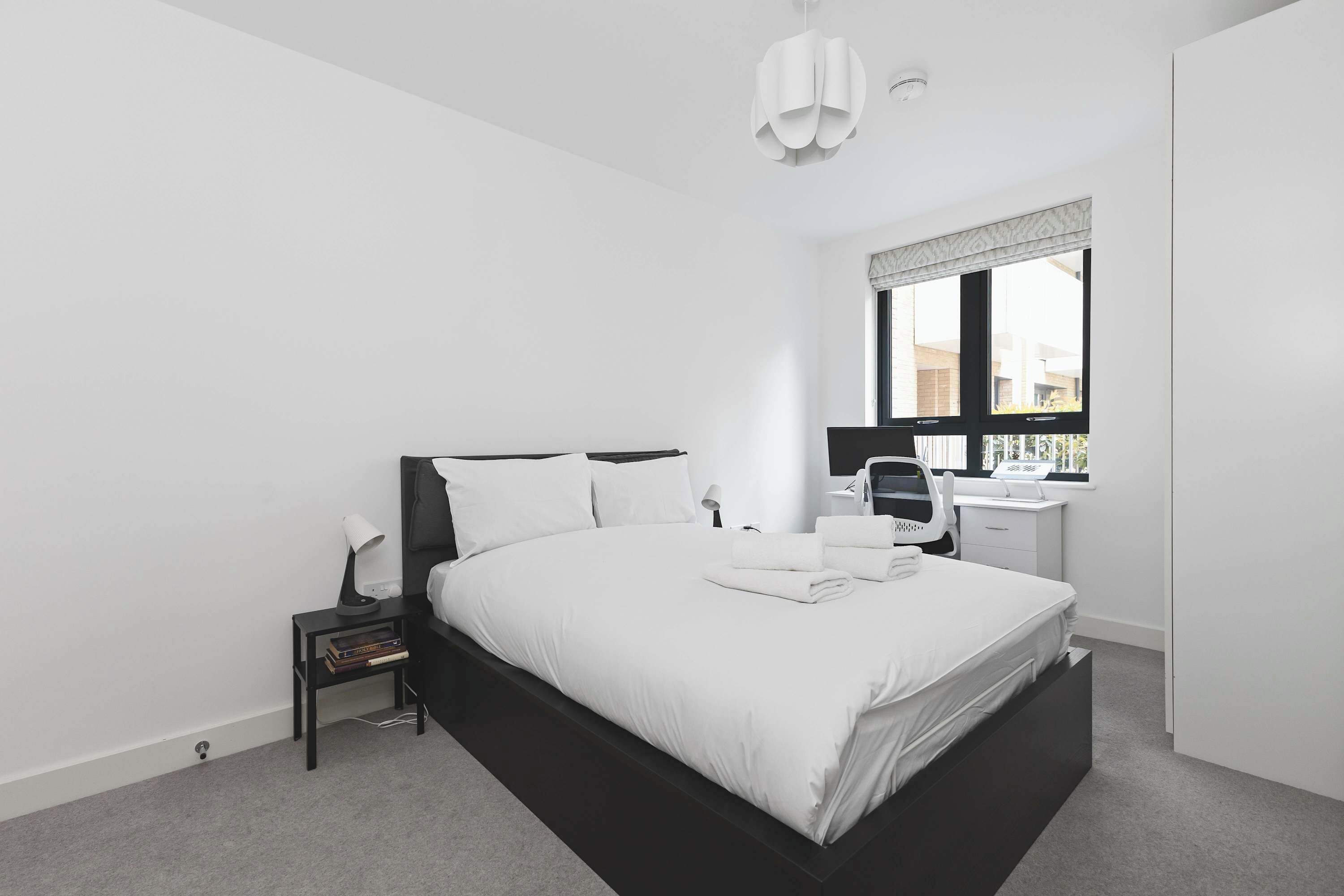 2 soverom, strykejern/-brett, internettilgang og sengetøy