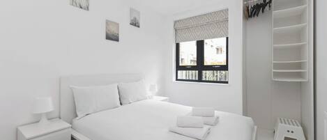 2 bedrooms, iron/ironing board, Internet, bed sheets