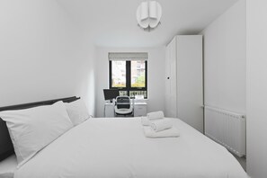 2 bedrooms, iron/ironing board, internet, bed sheets