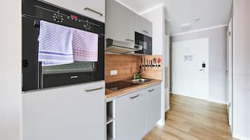 Apartment, Non Smoking, Balcony | Private kitchen | Fridge, microwave, oven, stovetop