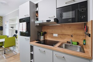 Deluxe Apartment, Non Smoking, Balcony | Private kitchen | Fridge, microwave, oven, stovetop