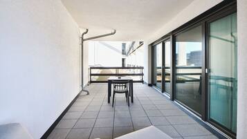 Suite, 2 Einzelbetten, Nichtraucher, Stadtblick | Terrasse/Patio