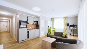 A modern apartment with a kitchen, living area, and dining space. - ADAPT APARTMENT HOTEL Wetzlar (Wetzlar)