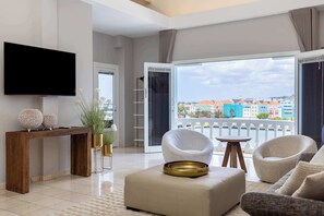 TV - Chic City View Residence by the Bay (Willemstad)
