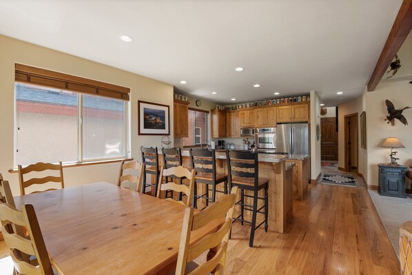 House, 4 Bedrooms | Dining