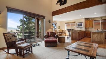 House, 4 Bedrooms | Living area