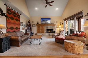 Living area - Midway 4 Bedroom Golf Course Luxury Turnberry 23 Home (Midway)