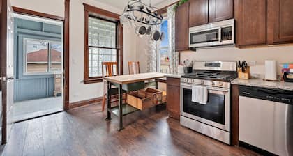 Vintage 3 Bed Condo In Chicagolands Trendy Berwyn 3 Bedroom Condo by AllSet Turnover
