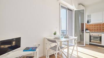 Appartamento (0 Bedroom) | Cucina privata | Forno, macchina per caffè espresso, bollitore elettrico