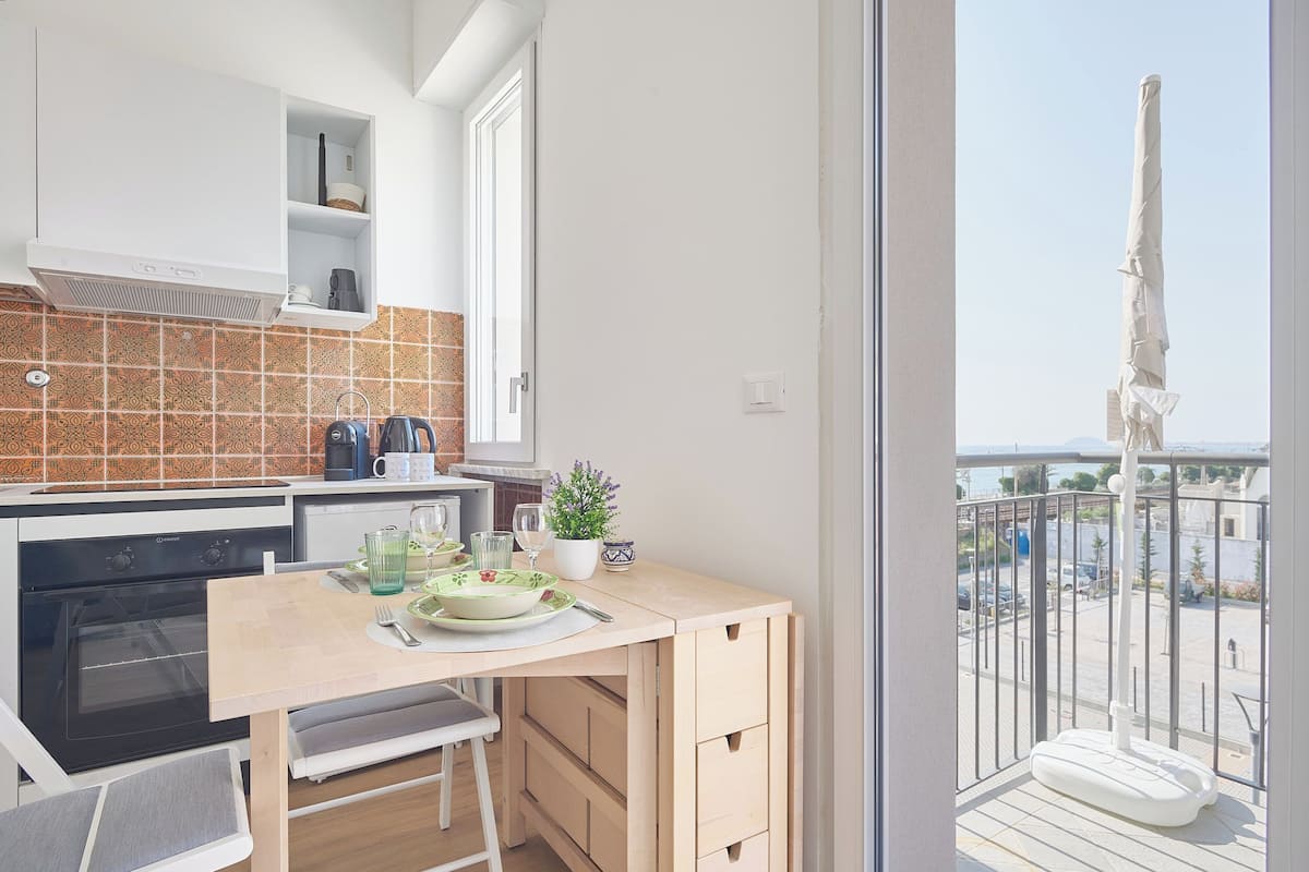 Apartment (0 Bedroom) | Private kitchen | Oven, espresso maker, electric kettle