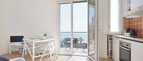 Apartment (0 Bedroom) | Living area