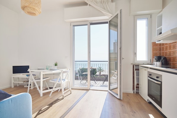 Apartment (0 Bedroom) | Living area | 32-inch TV with cable channels
