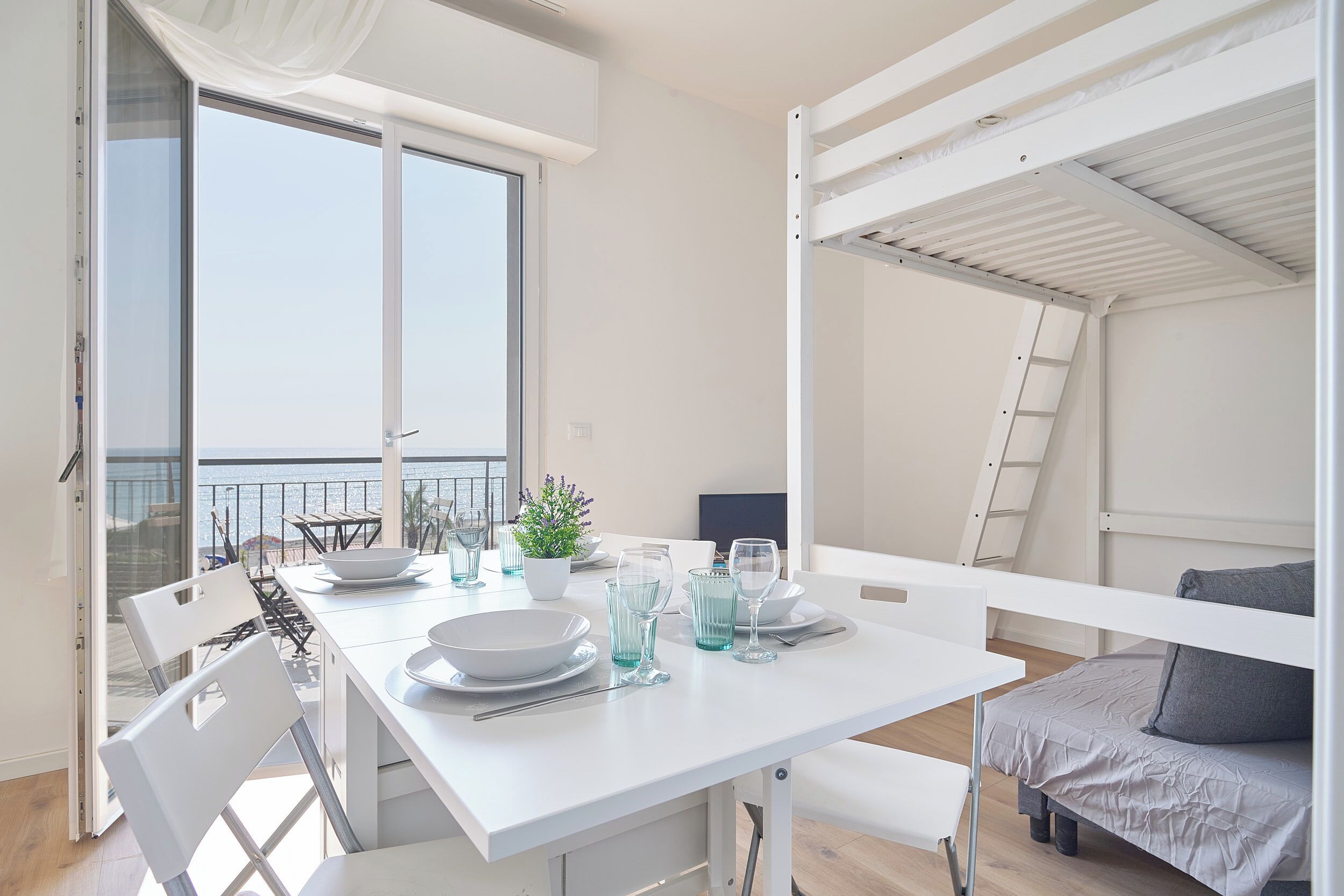 Appartamento (0 Bedroom) | Area soggiorno | TV 32 pollici con canali via cavo