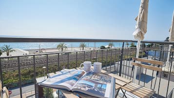Apartment (0 Bedroom) | Water view