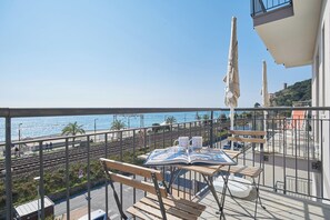 Appartement (0 Bedroom) | Uitzicht op strand/zee