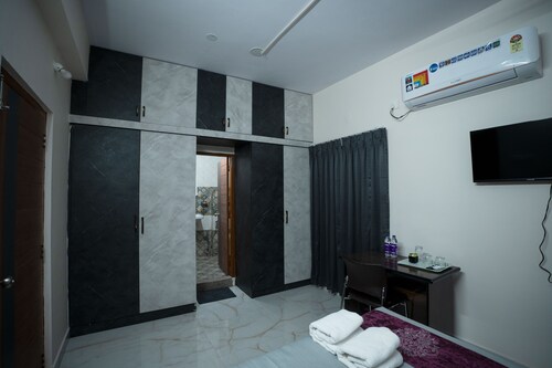 Yellow Bells Serviced Apartments Hitech City