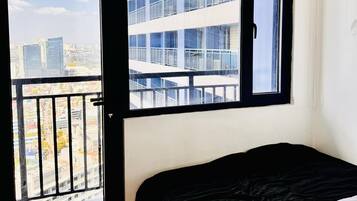 1 habitación, escritorio, tabla de planchar con plancha y wifi