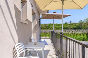 Outdoor dining - Regarda - Lagobaldo Studio with pool and garden (Lazise)