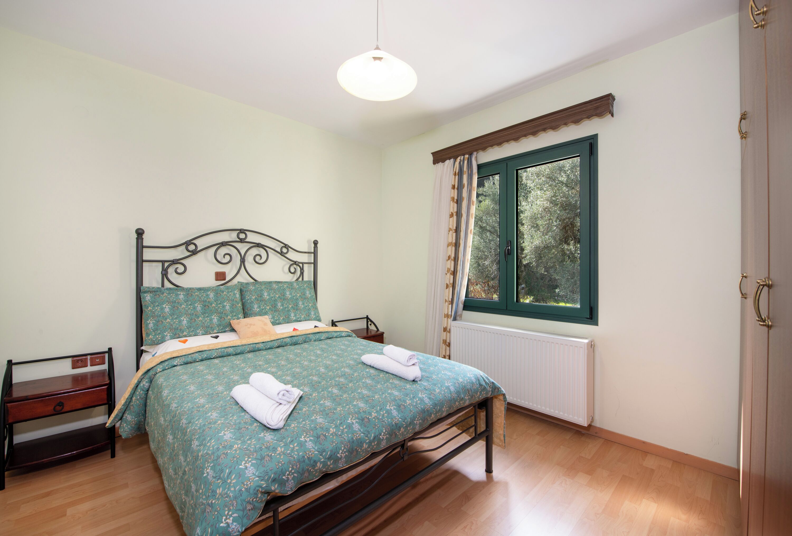 3 Schlafzimmer, Schreibtisch, Bügeleisen/Bügelbrett, WLAN