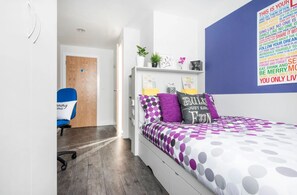 Blackout curtains, free WiFi - Student Only Ablett House (Liverpool)
