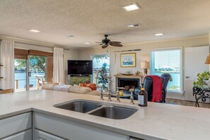 TV connectée, jeux vidéo, table de tennis de table