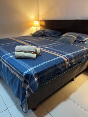 3 bedrooms, iron/ironing board, WiFi, bed sheets - 3-bedroom apartment in lovely Posadas with AC, WiFi. Enjoy your stay (Posadas)
