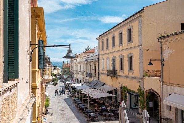 Outdoor dining - The Fleur Studio - design Suite Olbia city center (Olbia)