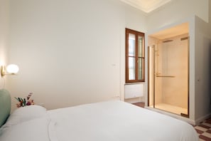 Iron/ironing board, free WiFi - The Fleur Studio - design Suite Olbia city center (Olbia)