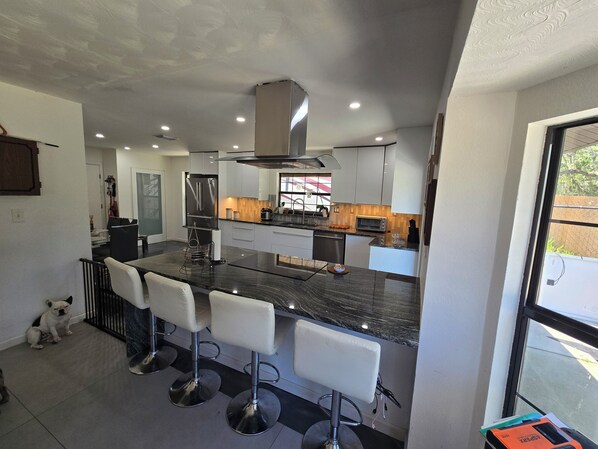 Fridge, microwave, oven, stovetop - Charming private 4-bedroom estate on over 1 acre of land. (Sarasota)