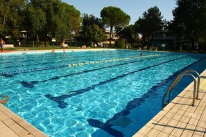 Outdoor pool - Cozy Stay With Terrace and Shared Pool (San Michele al Tagliamento)